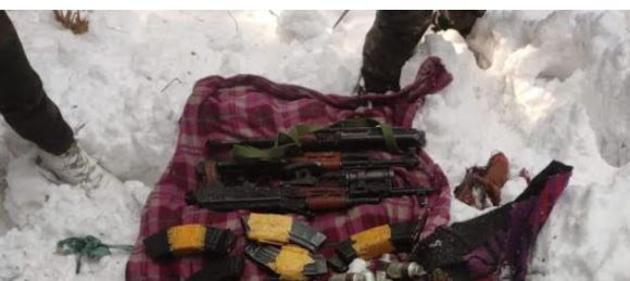 'जम्मू-कश्मीर के बारामूला में उरी सेक्टर में हथियार, गोला-बारूद बरामद | '